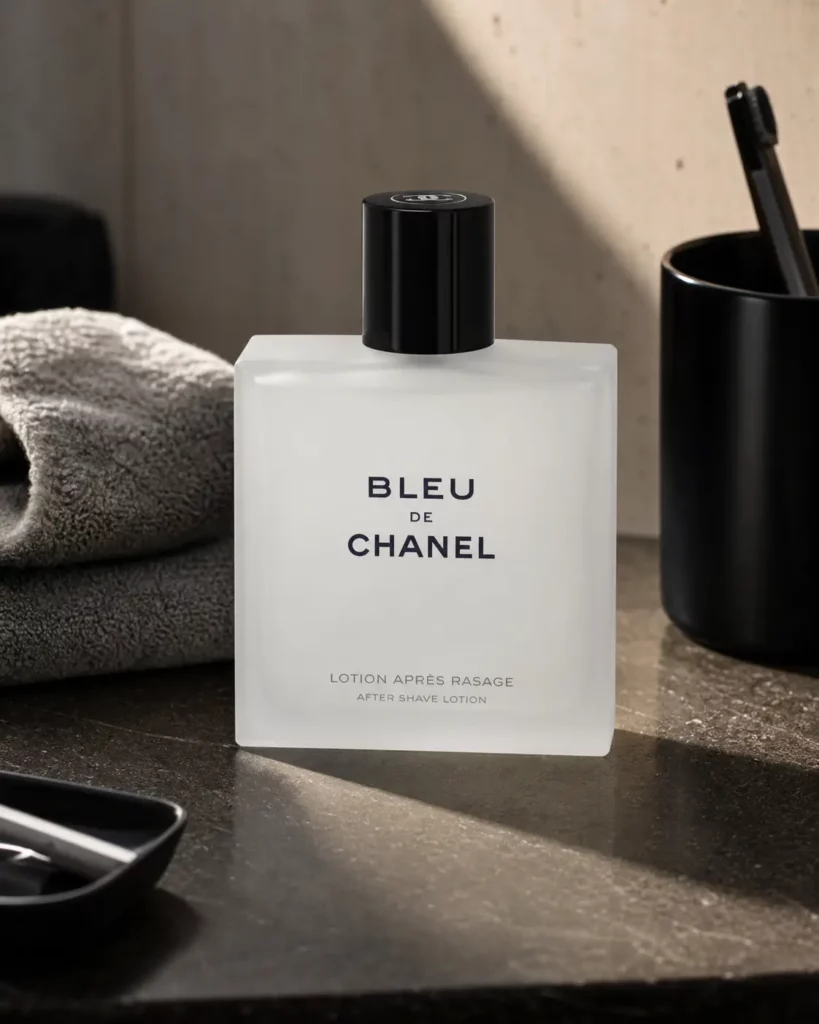 Chanel Bleu De Chanel Pour Homme After Shave Lot. - sfeerfoto kaptafel
