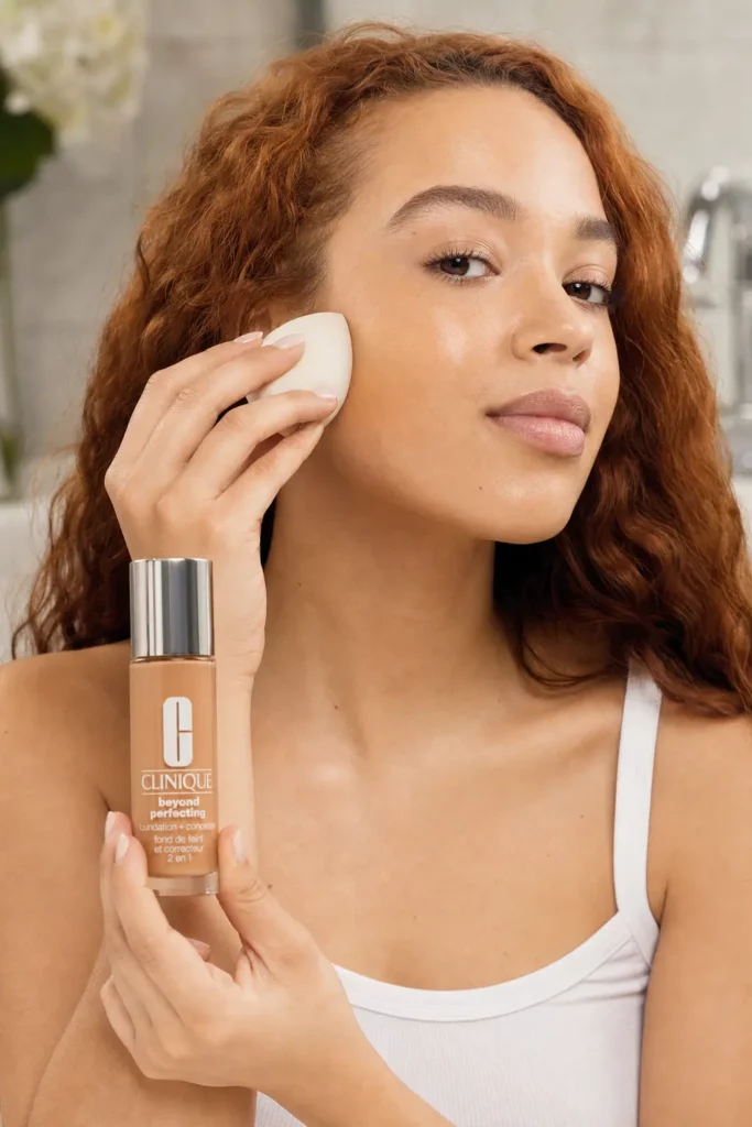 Clinique Even Better Refresh Hydrating & Repairing Makeup SPF25 CN 40 Cream Chamois - sfeerfoto application