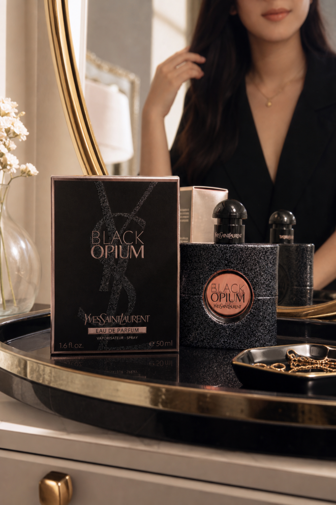 Yves Saint Laurent Black Opium Eau de parfum 50ml - sfeerfoto kaptafel